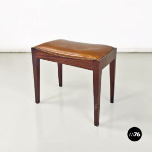 Pouf in cuoio e legno, 1960 ca.