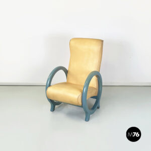 Poltrona in pelle beige e legno, 1980 ca.