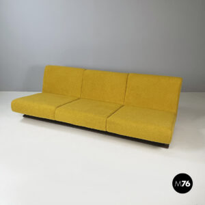 Divano in tessuto giallo e legno nero, 1970 ca.