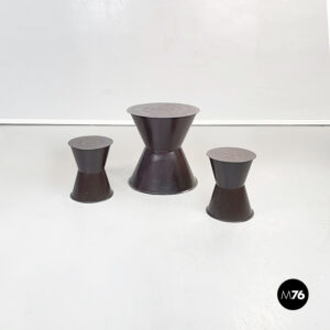 Sgabelli e tavolo da caffè in metallo marrone con decorazioni, 1990 ca.
