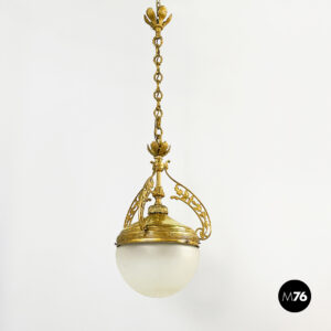 Lampadario in ottone e vetro satinato, inizio 1900 ca.