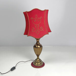 Lampada da tavolo con paralume in tessuto rosso, 1950 ca.