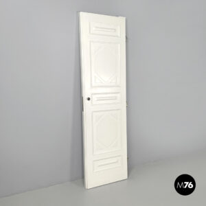 Porta in legno bianco decorato, 2000 ca.