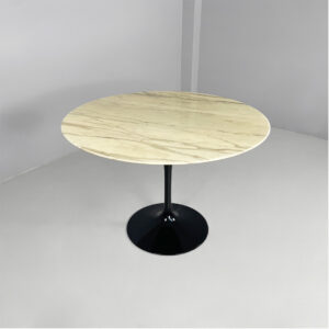 Tavolo da pranzo Tulip di Eero Saarinen per Knoll, 2000 ca.