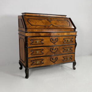 Cassettiera in legno con decorazioni, 1950 ca.